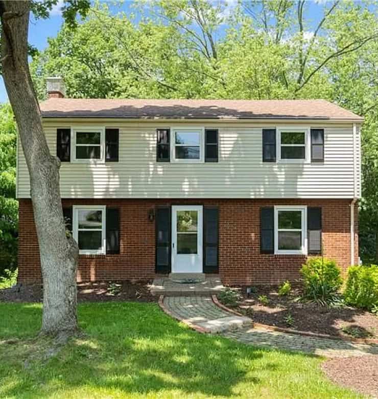 805 Hackberry Dr Monroeville PA 15146~Beautifully updated Monroeville home